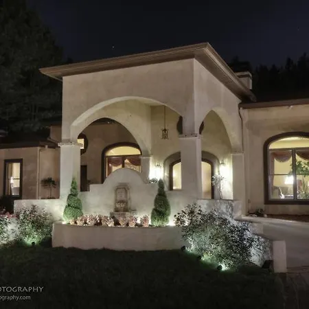 La Hacienda Bed & Breakfast
